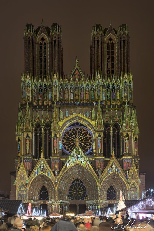 Photographie de Notre-Dame de Reims de nuit