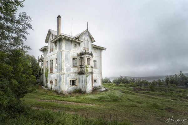 Photographie d'une maison abandonnée au Portugal