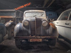 Photographie d'une vieille Renault Juvaquatre