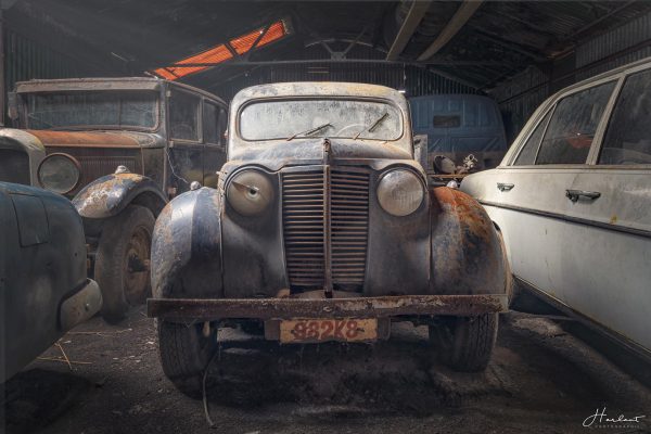 Photographie d'une vieille Renault Juvaquatre