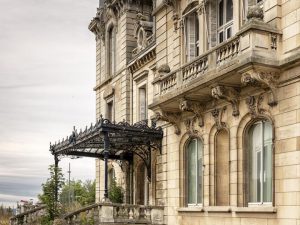 Photographie du château de mercy au format vertical