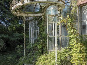 Photographie d'une villa abandonnée en France