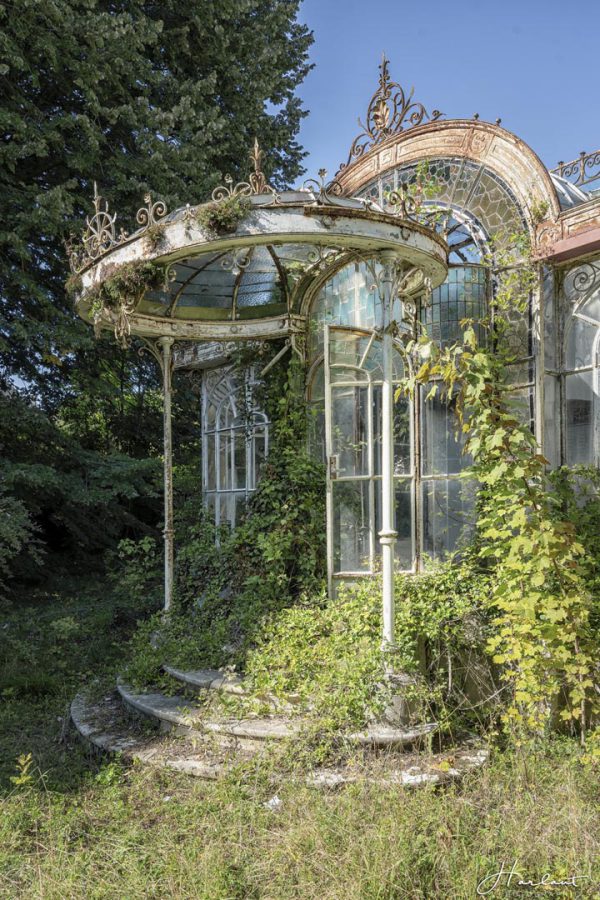 Photographie d'une villa abandonnée en France