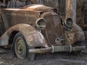 Photographie d'une carcasse de mercedes 170DA