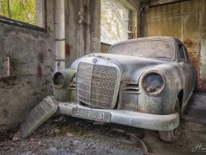 Photographie d'une épave Mercedes Ponton de 1957