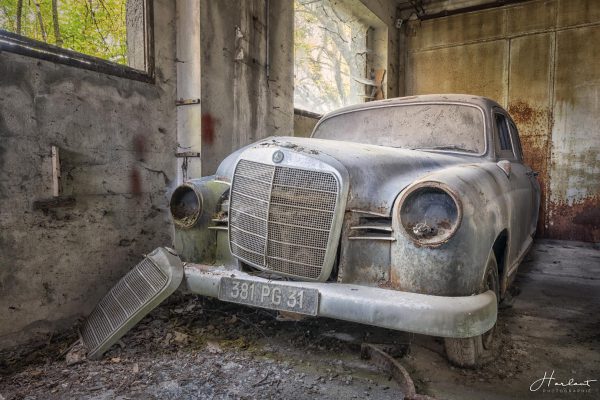 Photographie d'une épave Mercedes Ponton de 1957