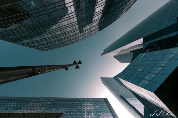 Photographie en contre plongée de bâtiments