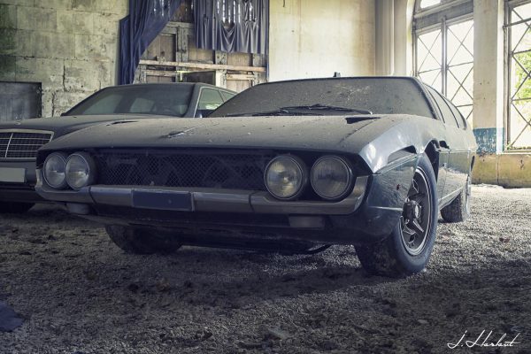 Photographie d'une vieille Lamborghini Espada de 1974