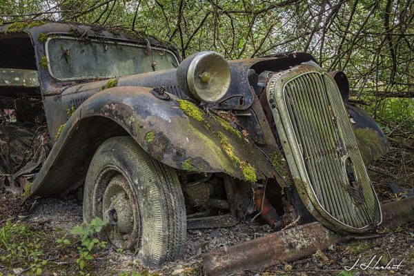 Photographie d'une Citroën traction en vue rapprochée