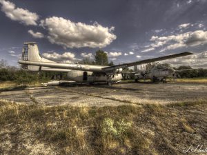 Photographie d'une épave de deux N2504 Noratlas