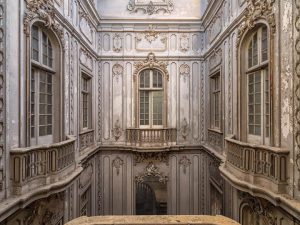 Photographie d'une cour intérieure d'un château.