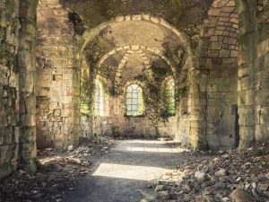 Photographie de l'intérieur de l'Abbaye de l'Étanche.