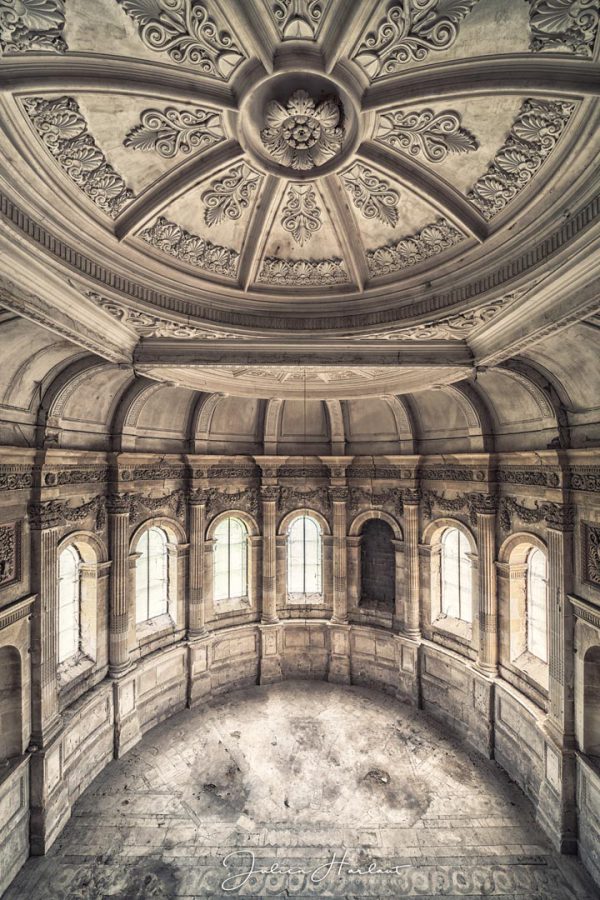 Photographie de l'intérieur d'un monastère.