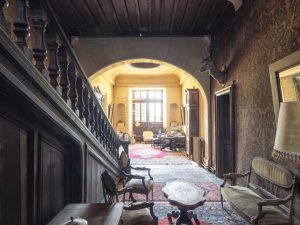 Photographie de l'intérieur du Château de la Chasseigne.