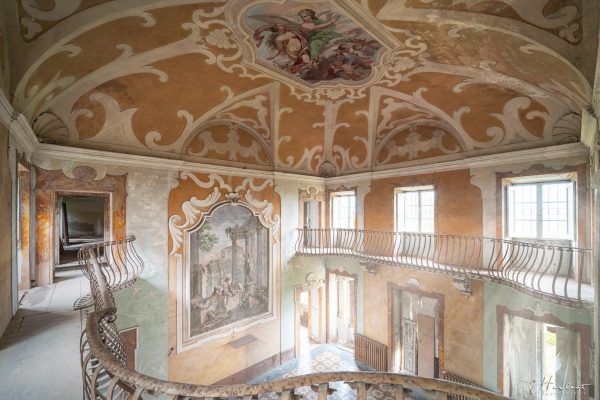 Photographie de l'intérieur de la Villa Sbertoli en Italie.