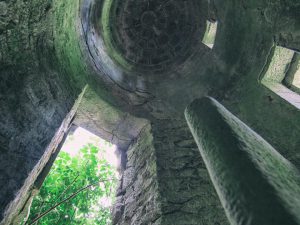 Photographie du haut d'une tour.