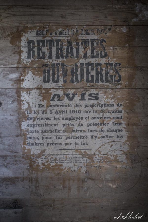Photographie d'un avis de retraites ouvrières.