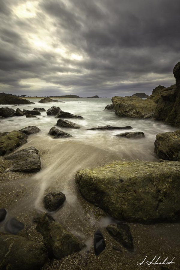 Photographie d'un bord de plage.