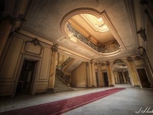 Photographie de l'intérieur du Château Burrus.