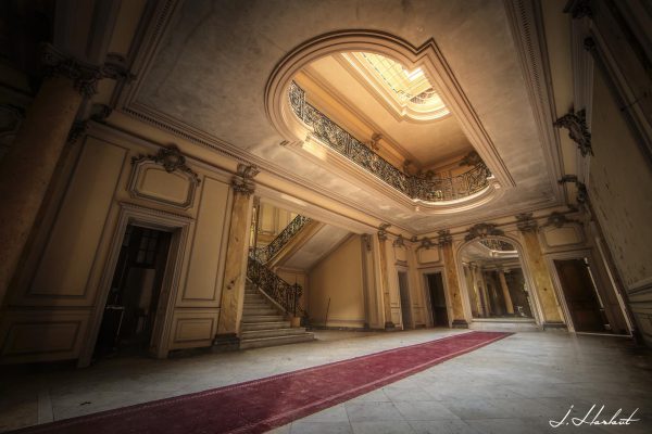 Photographie de l'intérieur du Château Burrus.