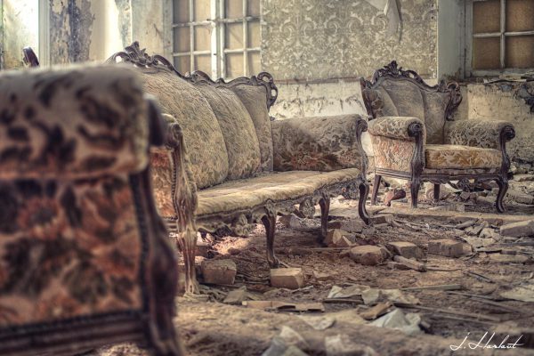 Photographie de la salle de réception au château congo.