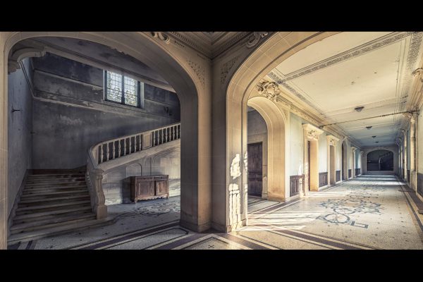 Photographie d'un couloir de Château abandonné.