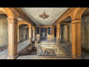 Photographie de l'étage du Château des Chasseurs.