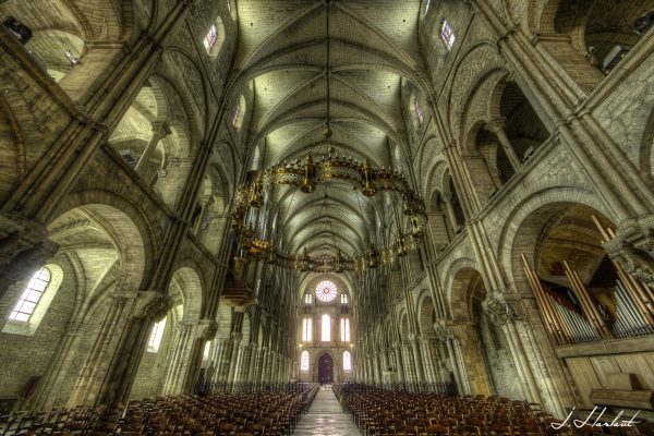 Photographie de l'intérieur de la basilique Saint Rémi à Reims