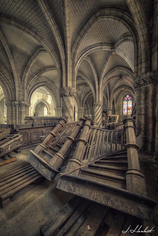 Photographie de l'intérieur d'une basilique.